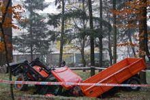Tractor cai num poço na cerca do antigo Sanatório
