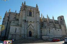 Os segredos da Sé revelados pelo cavaleiro
        Pedro