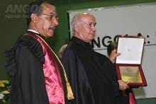Gomes Canotilho homenageado em Angola