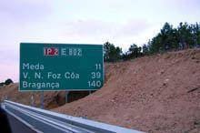 Placa “enganadora” no novo troço