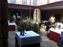 Paul White prova vinhos da Beira Interior