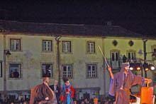 O galo foi julgado e queimado na Praça Velha
        na noite de Carnaval