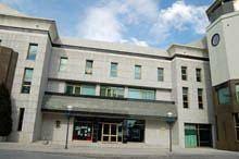 Câmaras da Guarda e Sabugal obrigadas a
cortar metade dos cargos de chefia