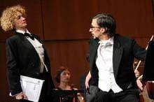 Orquestra Metropolitana e dois atores
        intrometidos no TMG