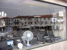 Montra partida na Praça Velha da Guarda