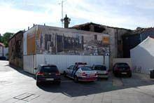 ACG tapa casa em ruínas junto à Sé