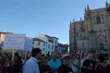 Mais de mil guardenses protestaram contra a
        “troika”