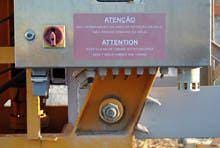 Ladrões levam cabos elétricos de grua