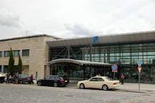 Estação fechada deixa passageiros ao frio
        durante a noite na Guarda