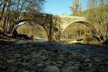 Uma ponte, uma igreja e um solar
        classificados de interesse público