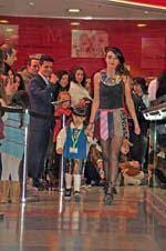 Desfile de moda infantil junta centenas no
        Vivaci