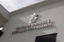Colocação da esposa de coordenador do IEFP
        Guarda sob suspeita