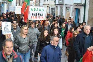 "Grândola" e manguitos para o Governo na
        Guarda