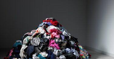 54a75a8e7939e Elle Pile Of Clothes De Compressed