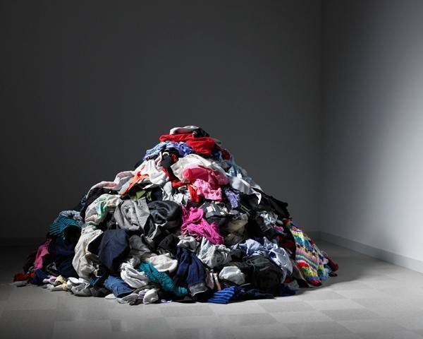 54a75a8e7939e Elle Pile Of Clothes De Compressed