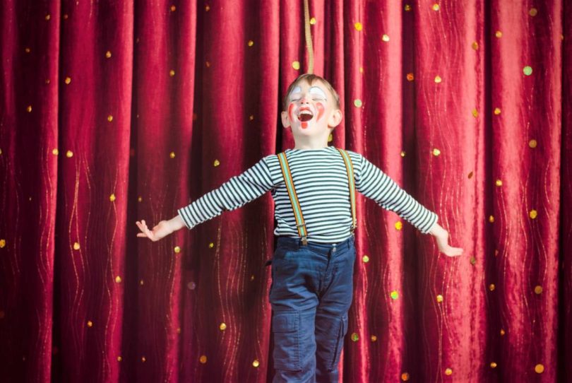 Cinco Beneficios Do Teatro Na Escola