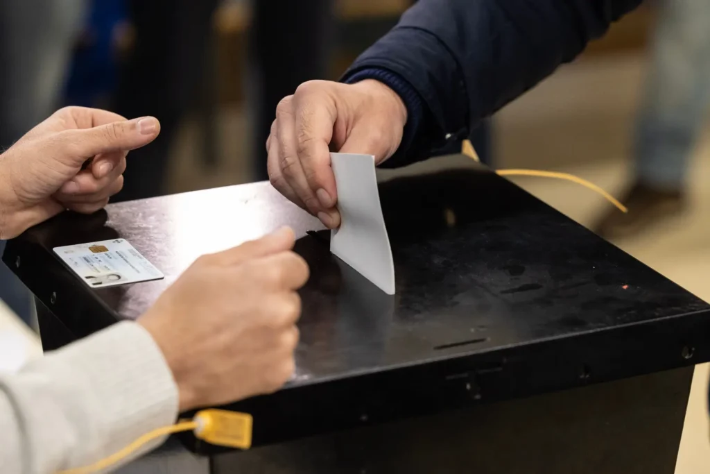 Afluência às urnas era de 22,35 por cento ao meio-dia