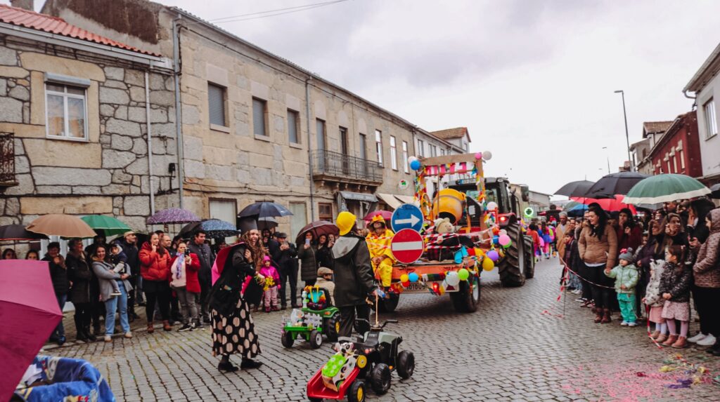 Desfile de Carnaval animou Vila Franca das Naves no Domingo Gordo