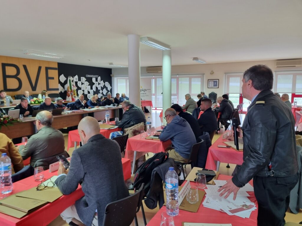 Liga de Bombeiros decidiu, na Guarda, pedir reuniões «urgentes» ao Presidente da República e primeiro-ministro