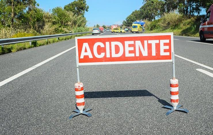 Colisão entre veículos ligeiros provoca dois ferido leves na Guarda
