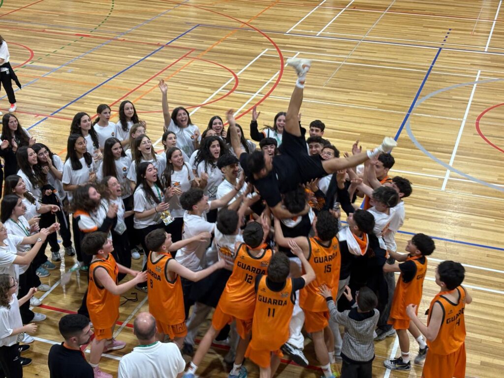 Sub14 da Guarda vencem Série B da Festa do Basquetebol de Albufeira