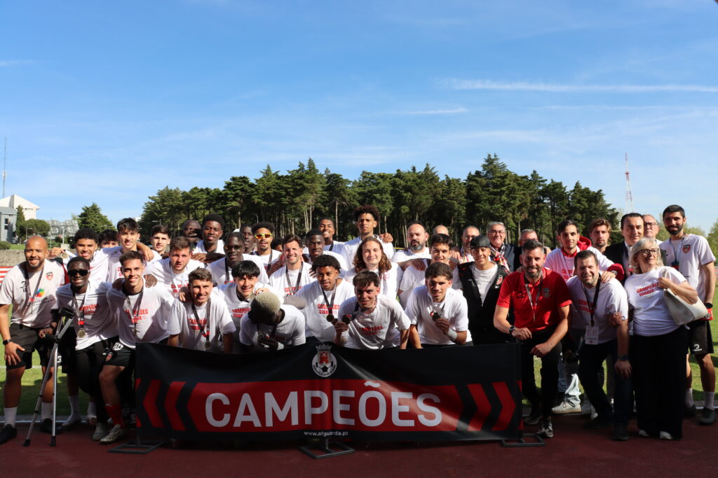 Guarda FC recebe taça de Campeão Distrital da AF Guarda