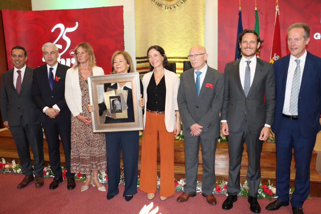 Francisco Pinto Balsemão homenageado na sessão comemorativa do 25 de Abril na Guarda