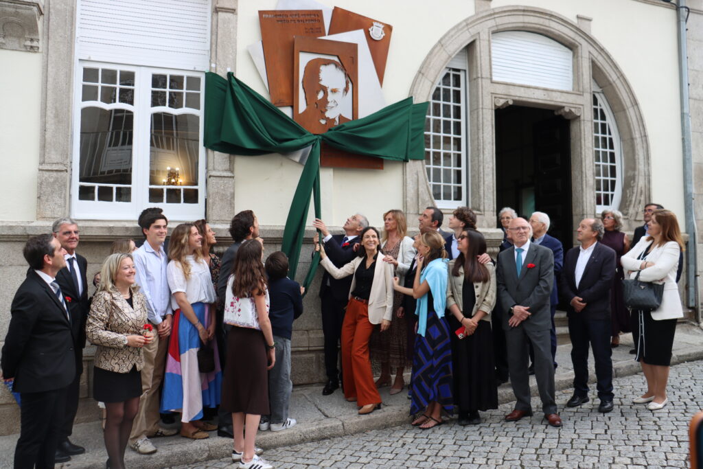Francisco Pinto Balsemão homenageado na antiga casa da Família na Guarda