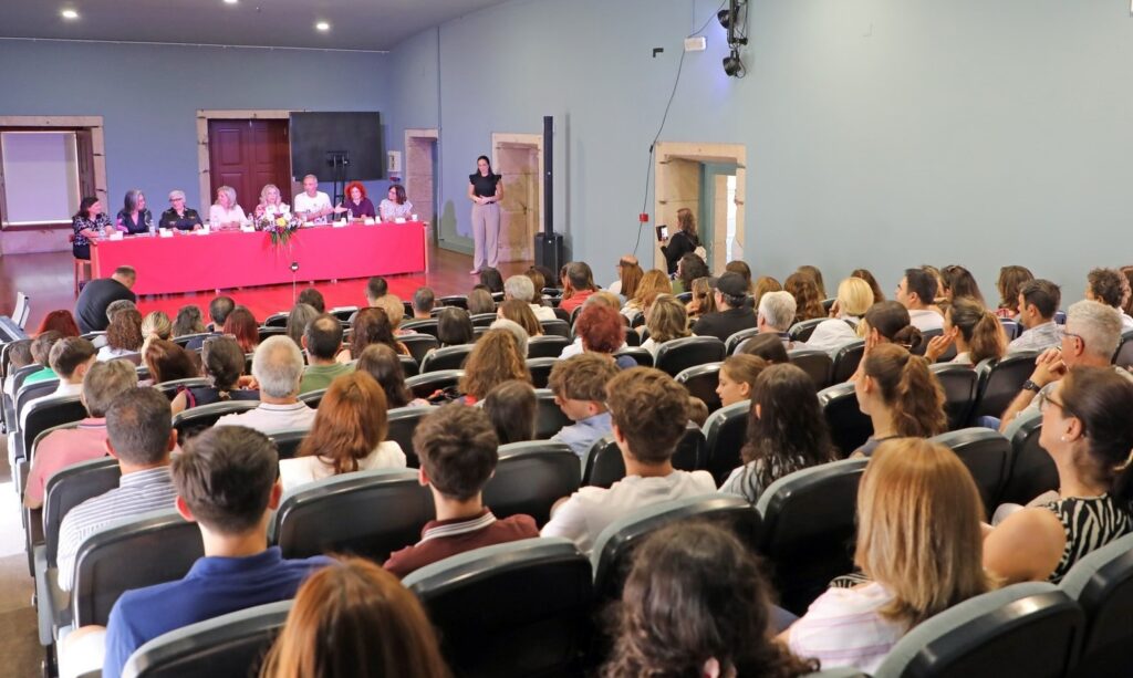 Centro de Recursos TIC para a Educação Especial apresenta Livro Multiformato