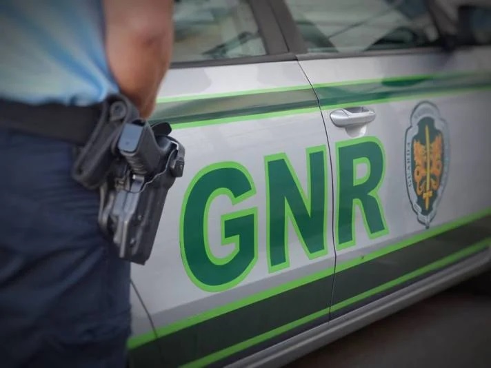 GNR de Pinhel deteve homem suspeito de burlar comerciantes no distrito da Guarda