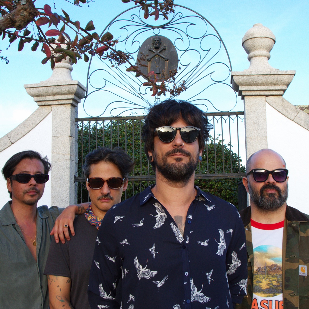 Vaarwell, Macacos do Chinês, SURMA e PAUS no Music Set Fest