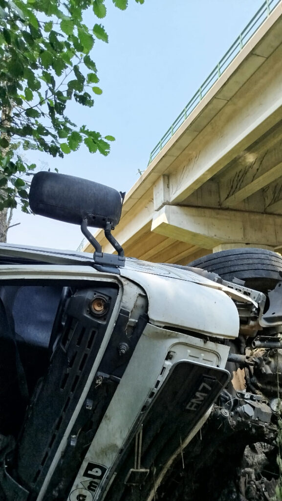 Um ferido grave em camião que caiu da A23 na Guarda