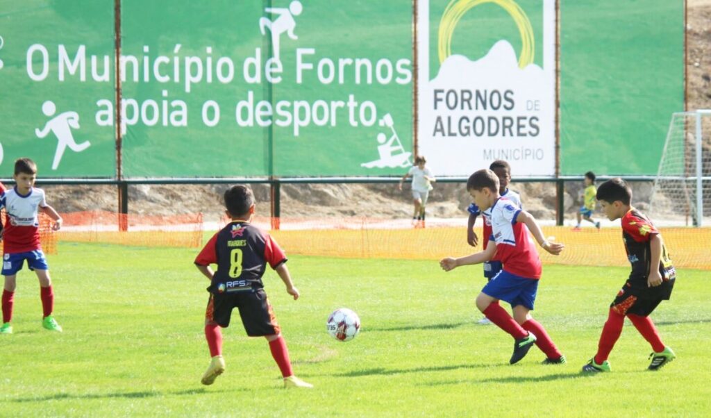 Benfica, Ol. do Bairro e A dos Cunhados vencem torneio de Futebol formação em Fornos de Algodres
