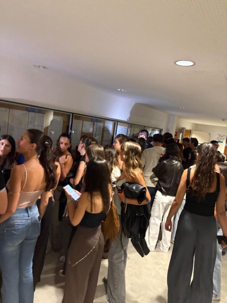 Notas afixadas na Escola Secundária Afonso de Albuquerque