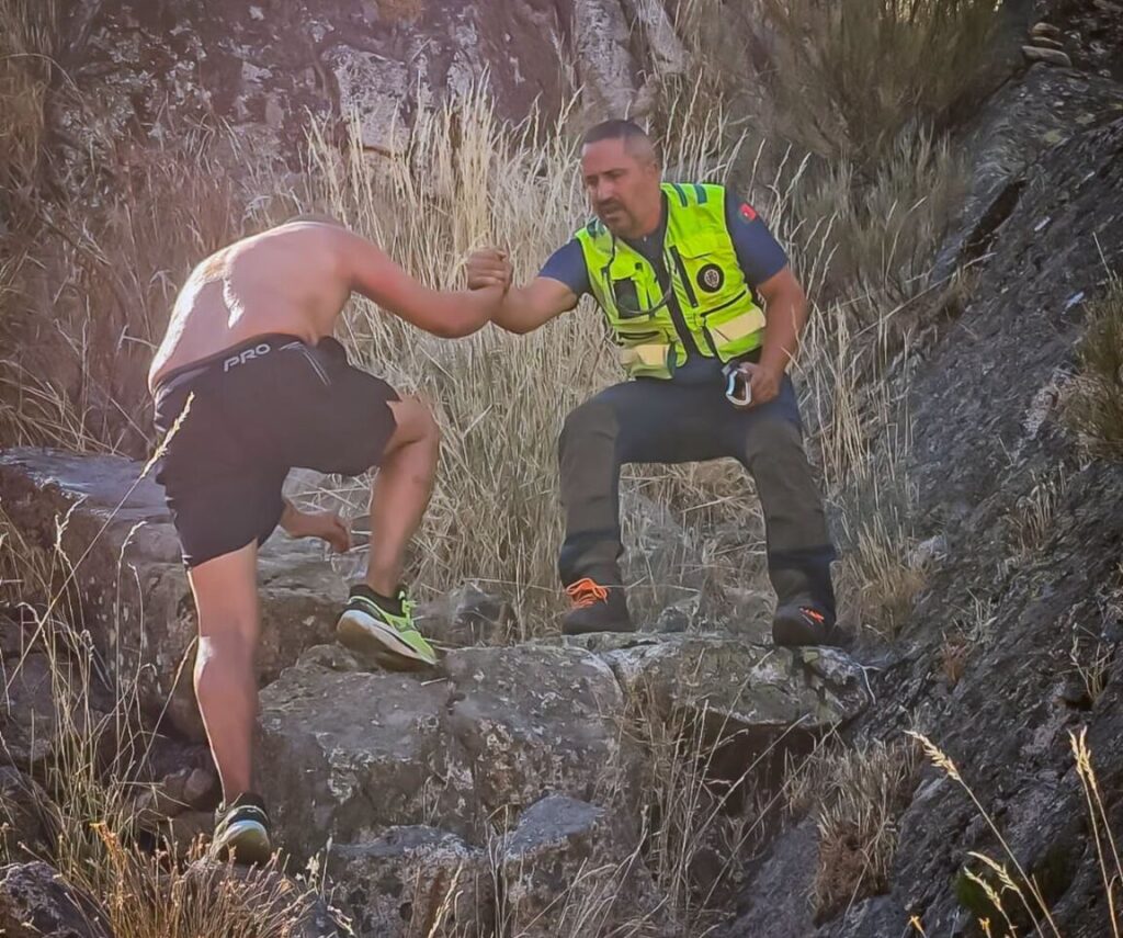 Turista espanhol resgatado na Serra da Estrela devido a desidratação