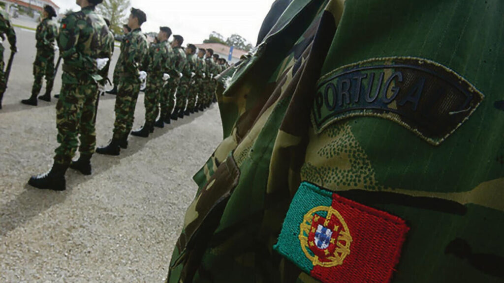 Dois militares morreram na A1 na sequência de um atropelamento