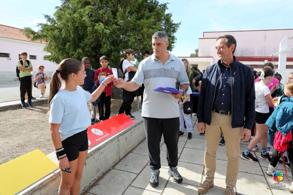 Aluna da Escola da Sé abdica do resultado para ajudar colega no Corta Mato Escolar