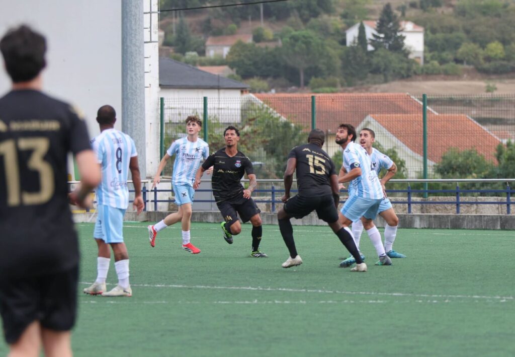 Pinhelenses chega-se à frente na Iª Liga Distrital